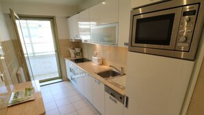 Kühlschrank, Kochgeschirr/Geschirr/Besteck