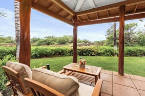 Outdoor dining - NEW! Mauna Lani Beach Club Pass/BBQ on lanai/602 Fairways at Mauna Lani (Kamuela)
