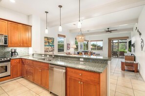 Fridge, microwave, oven, stovetop - NEW! Mauna Lani Beach Club Pass/BBQ on lanai/602 Fairways at Mauna Lani (Kamuela)