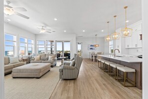 TV - Expansive Home in PSJ Beach, 3 Kitchens/Living and Dining areas! Private Pool (St. Joe Beach)