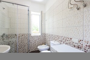 Bathroom - Lura Apartment 05 in Plazhi San Pietro (Plazhi San Pietro)