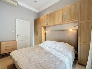 Room - Apartment  by Interhome (Cannes)