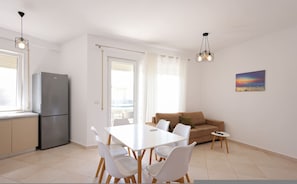 Interior - Sunny Apartment, Balcony & Beach Access (Plazhi San Pietro)