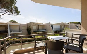 Outdoor dining - Lura Apartment 06 in Plazhi San Pietro (Plazhi San Pietro)