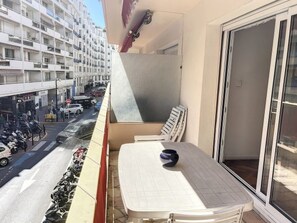 Outdoor dining - 1 bedroom Latour Maubourg 245 by Interhome (Cannes)