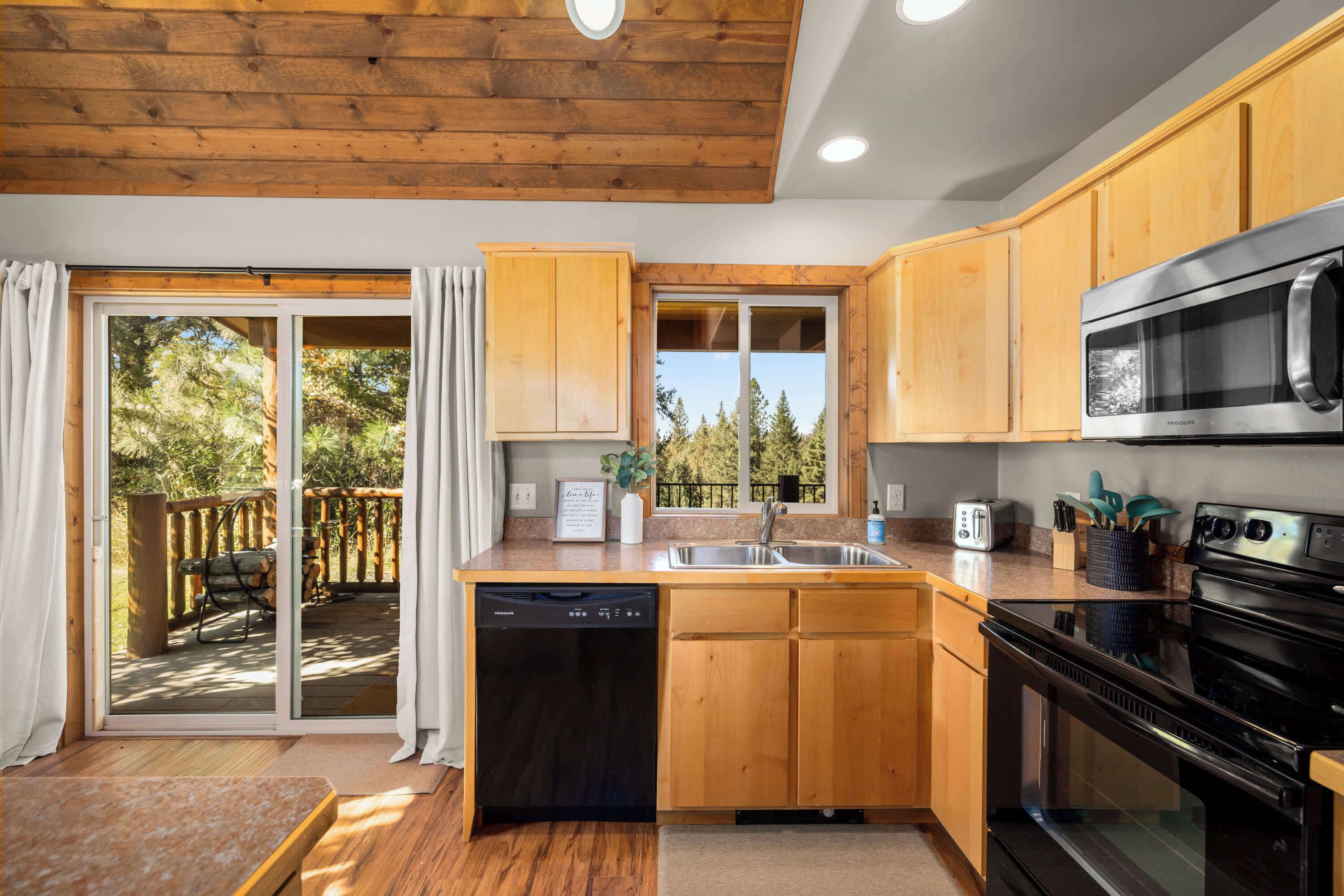 Cabin, Multiple Beds, Patio (Glacier River #3) | Private kitchen