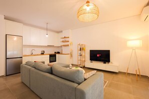TV, offices - SanPietro Vacation Apartment 052 (Plazhi San Pietro)
