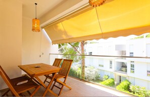 Outdoor dining - SanPietro Vacation Apartment 052 (Plazhi San Pietro)