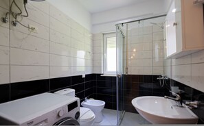 Bathroom - Lura Apartment 04 in Plazhi San Pietro (Plazhi San Pietro)