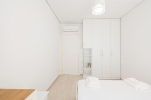 Desk, free WiFi - SanPietro Vacation Apartment 051 (Plazhi San Pietro)
