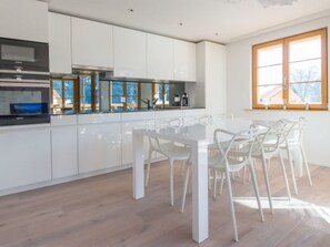 Fridge, oven, dishwasher, cookware/dishes/utensils - Panoramapark Soleil Eisblume Apt. 4 by Interhome (Lauterbrunnen)