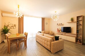 TV, offices - SanPietro Vacation Apartment 055 (Plazhi San Pietro)