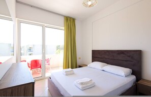 Desk, free WiFi - Lura Apartment 02 in Plazhi San Pietro (Plazhi San Pietro)
