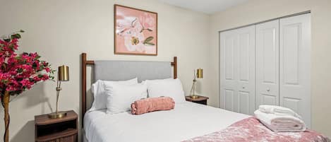 3 bedrooms, desk, iron/ironing board, travel crib