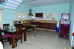 Family Villa, Patio, City View | Private kitchen