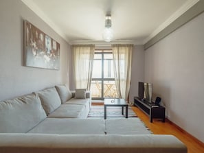TV - MATOSINHOS SEA SIDE 2BD by VACATIONY by Interhome (Porto)