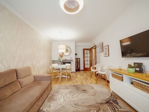 TV - MATOSINHOS CENTER PREMIUM APARTMENT by VACATIONY by Interhome (Porto)