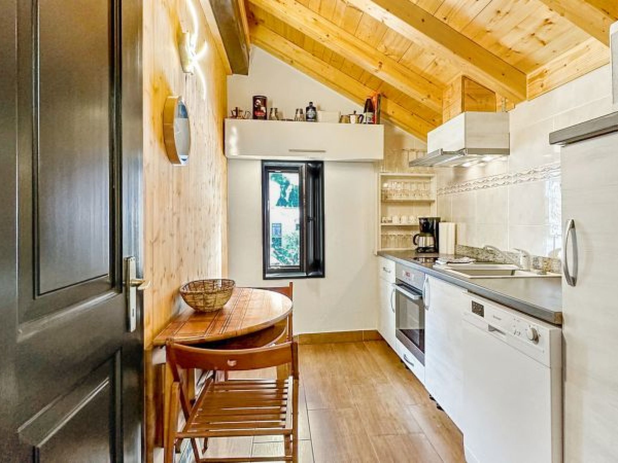 Kühlschrank, Mikrowelle, Ofen, Geschirrspüler