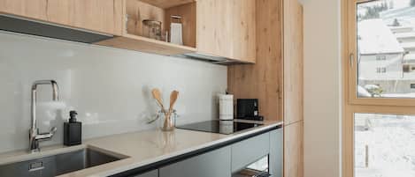 雪櫃、焗爐、洗碗機、廚房用具/餐具/器皿