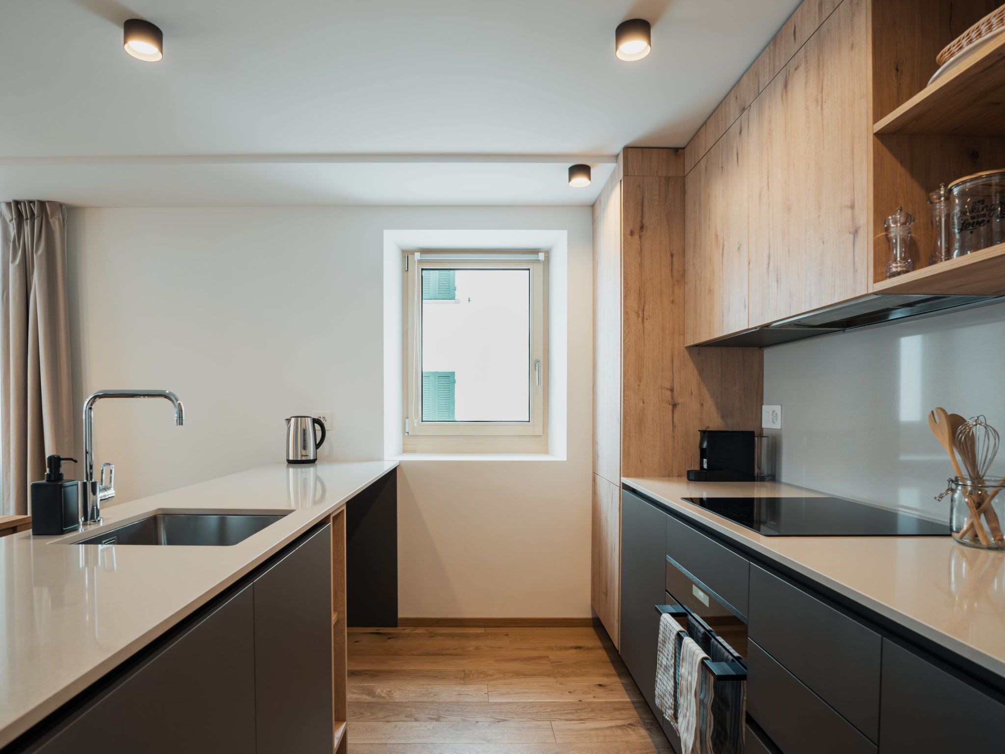 Fridge, cookware/dishes/utensils
