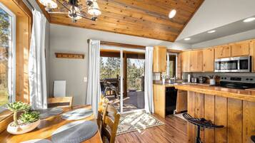 Cabin, Berbilang Katil, Patio (Glacier River #2) | Dapur peribadi