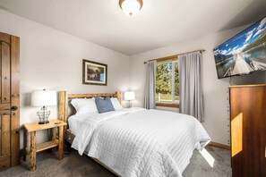 Ferienhütte, Mehrere Betten, Terrasse (Glacier River #2) | 3 Schlafzimmer, individuell dekoriert, individuell eingerichtet