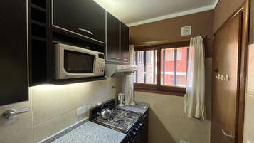 Refrigerador, microondas, horno, cafetera/tetera