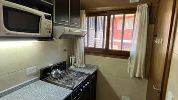 Fridge, microwave, oven, coffee/tea maker