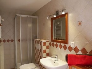 Bathroom - Petit Nid Douillet au Coeur de Salvan by Interhome (Salvan)