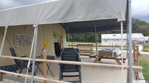 Outdoor dining - Parc de la Brenne - Safaritent (Lignac)