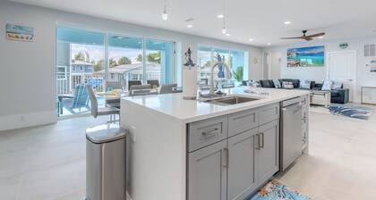 đïž đ Beach Please: 6BR Luxury Retreat, Heated Saltwater Pool + Beach Access!