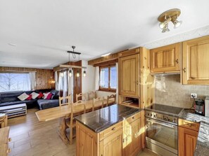 Fridge, oven, dishwasher, cookware/dishes/utensils - Prachalier II - Proche télécabine de Nendaz by Interhome (Nendaz)