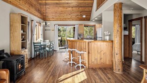 Cabin, nhiều giường, sân hiên (Glacier River #1) | Nội thất