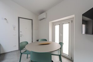 Dining - China House - Historic Apt in Central Menaggio (Menaggio)