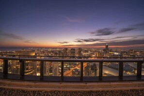 Property grounds - Luxury Sky-High Stay: Bay & Lake Views | Southbank (Southbank)