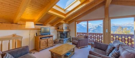 Fireplace, DVD player