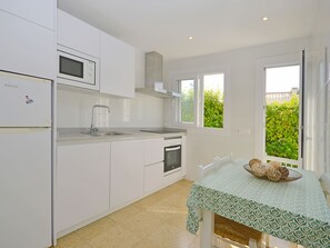 Kühlschrank, Mikrowelle, Ofen, Geschirrspüler
