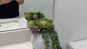 Apartment | Bilik Mandi