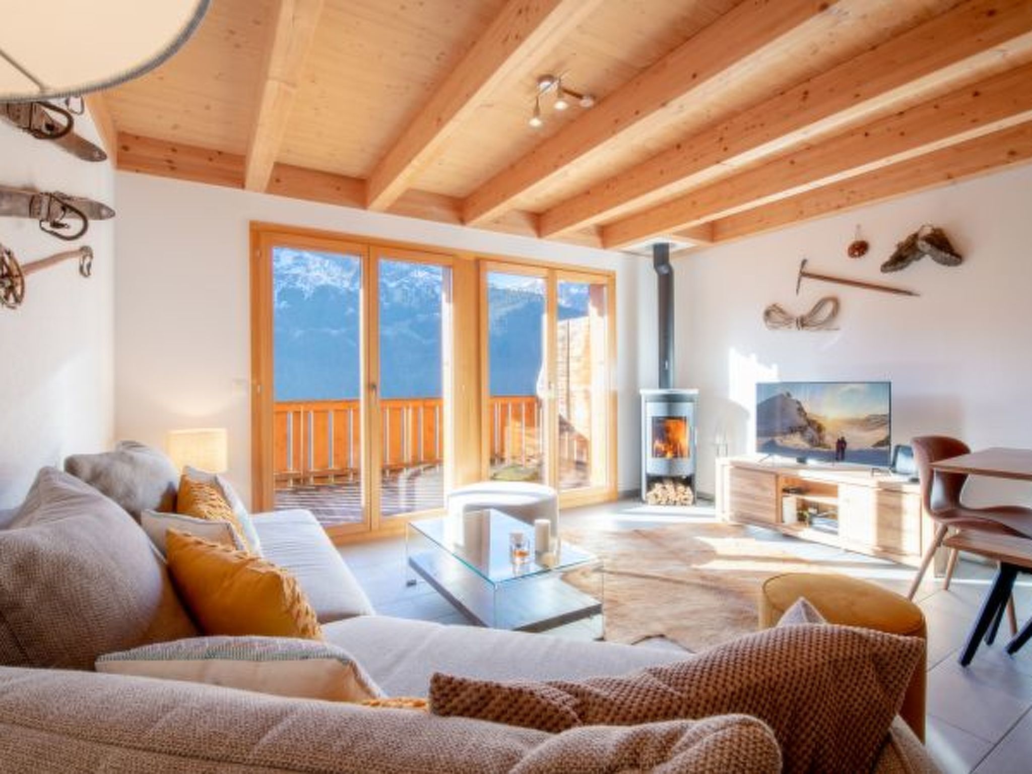 Fernseher, Kamin