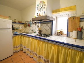 Fridge, microwave, oven, cookware/dishes/utensils - Casa la Solana by Interhome (Benadalid)
