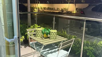 Apartment, 2 Bedrooms, Accessible, Balcony | Outdoor dining