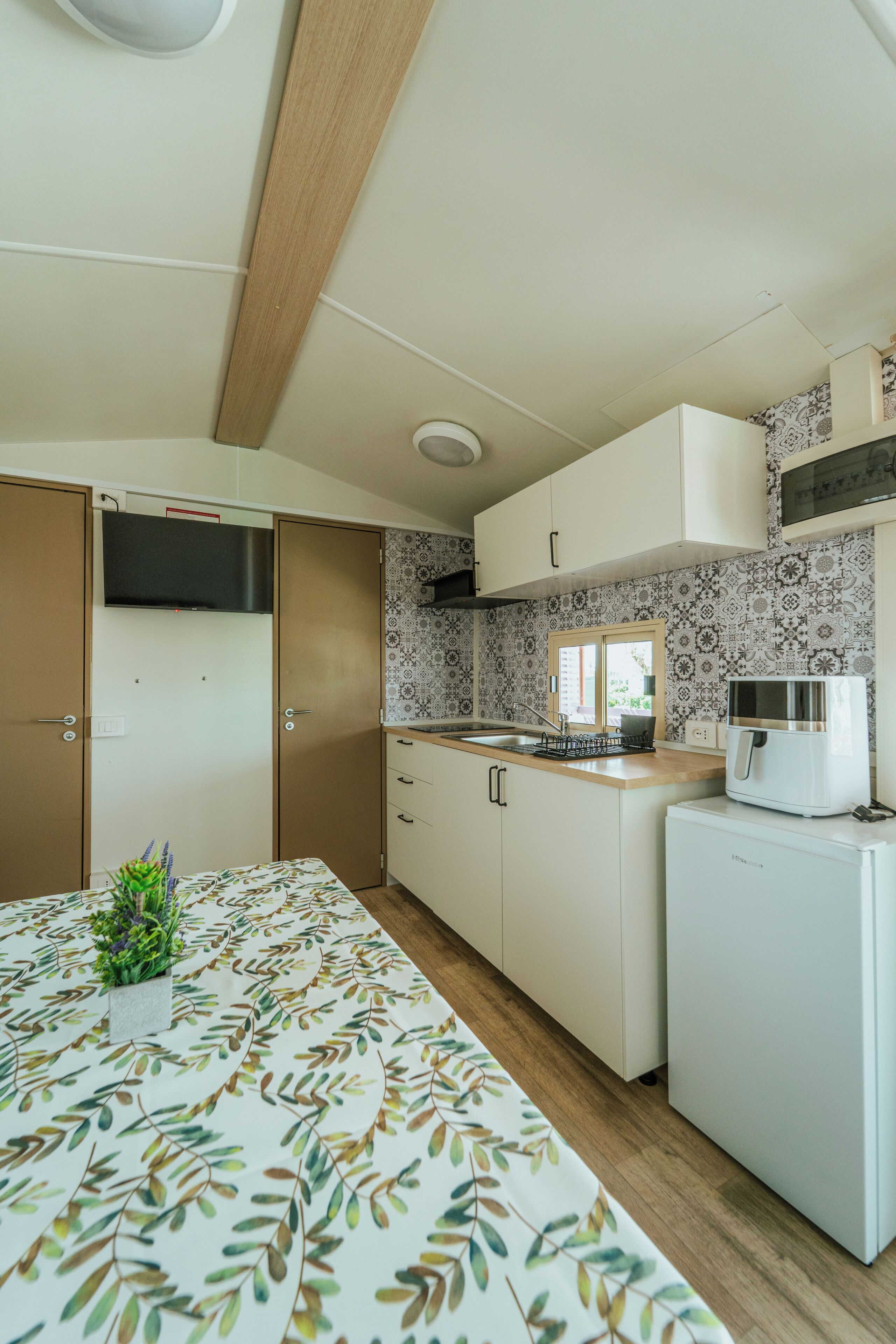 Fridge, stovetop, cookware/dishes/utensils, dining tables