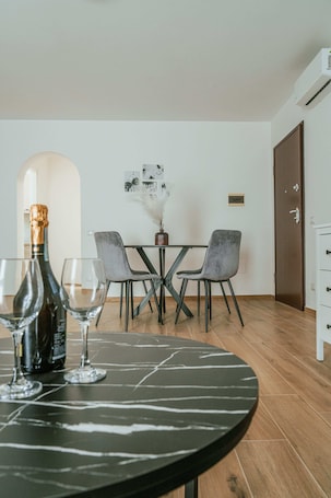 Dining. Gotha Beach Srl - Suite Narciso