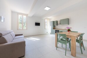 Interior - A comfortable and welcoming 75 sq m apartment, perfect for four people, located on the first floor of a recently renovated building without an elevator.The property is located in an extremely convenient area of ​​Colorno, just 400 meters from the Roy (Colorno)