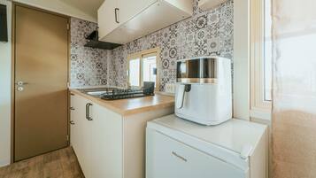 Fridge, stovetop, cookware/dishes/utensils, dining tables