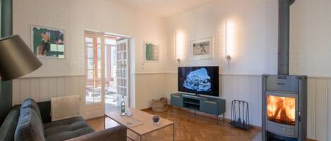 Fernseher, Kamin