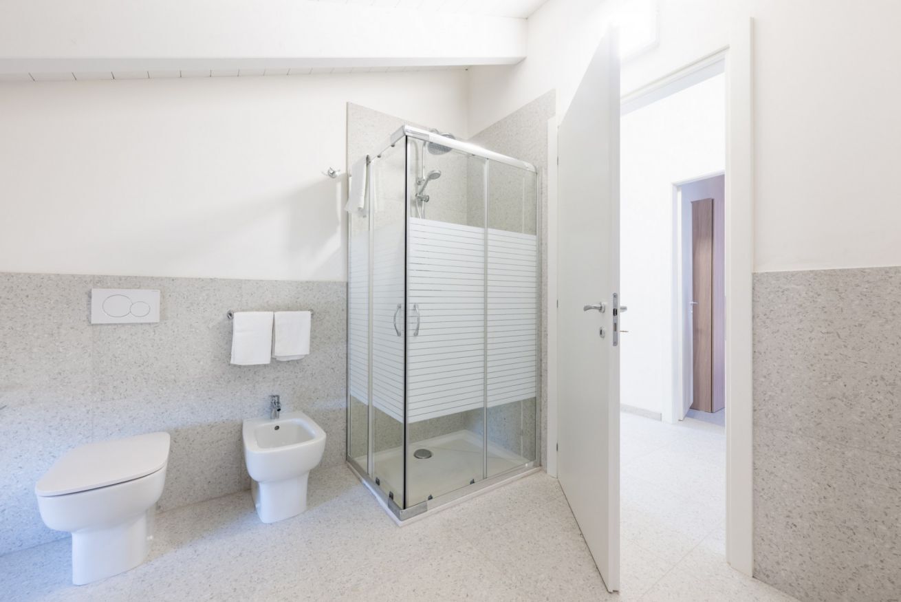 Doccia, bidet, asciugamani