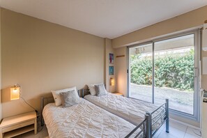 2 bedrooms, WiFi - Apartment “Eugénie” with Arcachon Bay View, Private Terrace, Beach Access, and Wi-Fi (Arcachon)