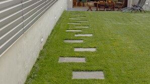A pathway with stepping stones leading to a seating area with chairs and tables. - LEGACY OPORTO PREMIUM APARTMENT B by VACATIONY by Interhome (Porto)