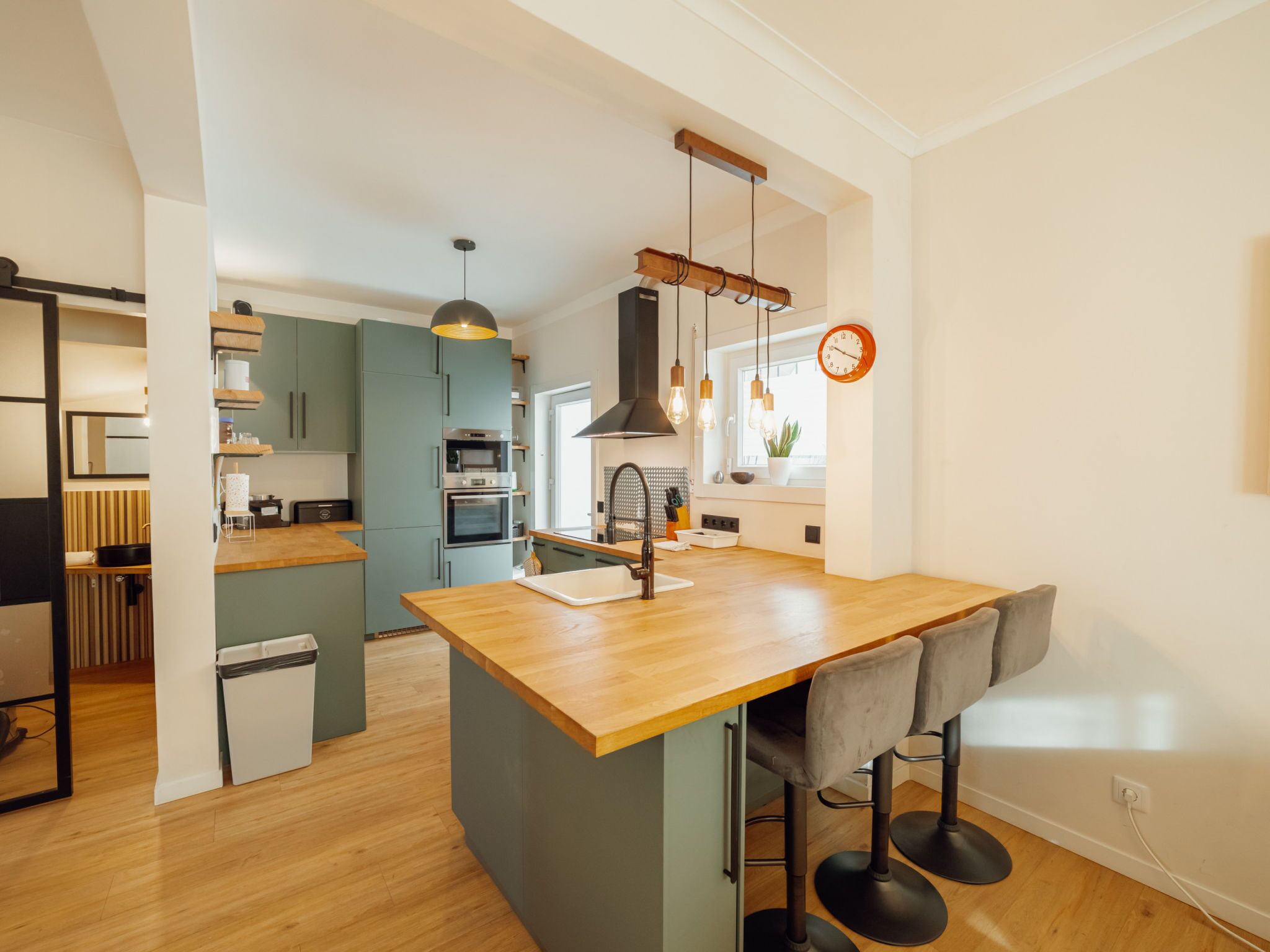 Fridge, microwave, oven, dishwasher